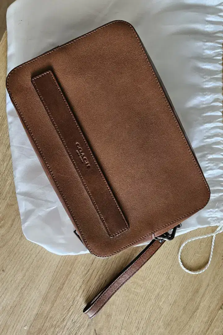 Clutch Coach pouchette kulit coklat