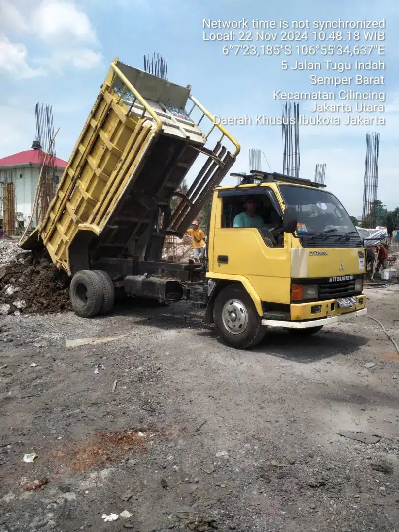 material urugan puing dan tanah ,pasir, split