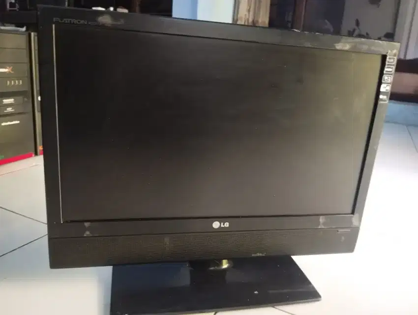 Tv lcd merk LG 24