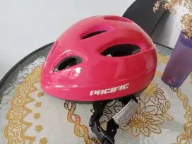 Helm cantik kondisi bekas belum pernah dipakai