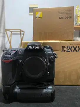 MULUS Kamera Nikon DSLR 200D + Battery Grip BG Fullset Box