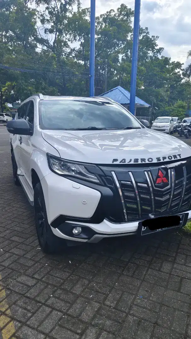 Like New (Pajero Sport Dakar 4x2 Diesel AT th 2018 Plat D)