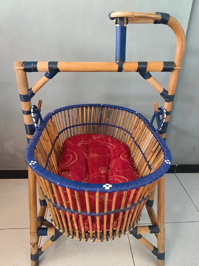 AYUNAN ROTAN BAYI