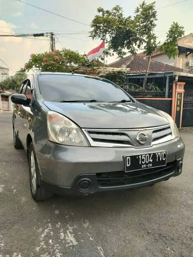 Dp 11jt Grand Livina 2013 mulus