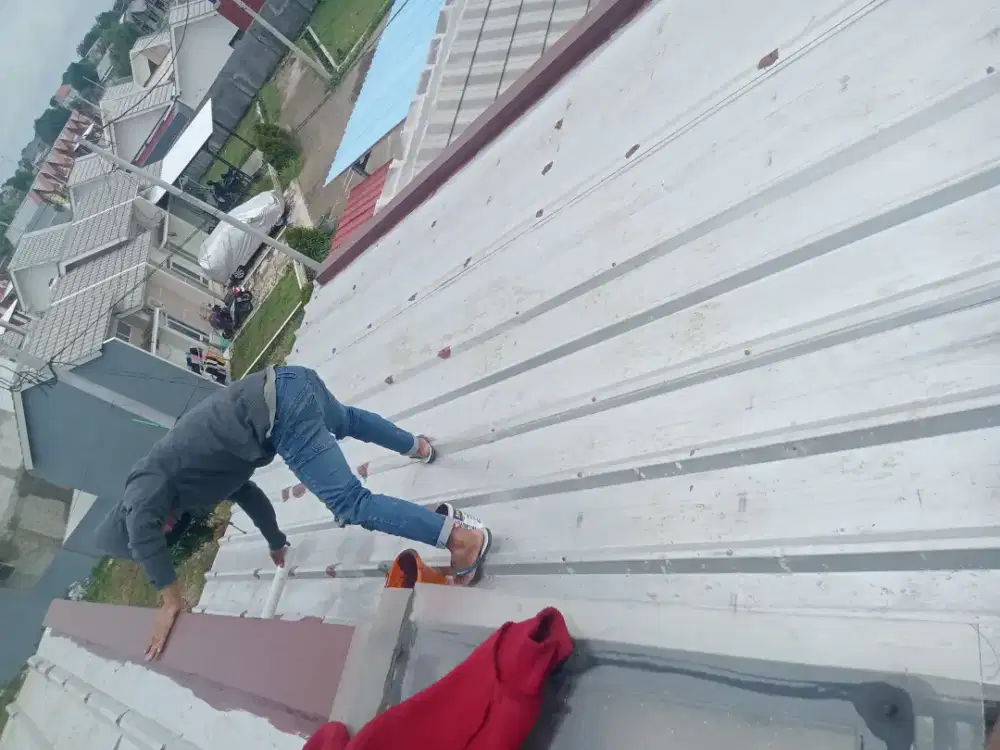 Tukang panggilan perbaikan atap bocor pasang flapon PVC WPC renovasi