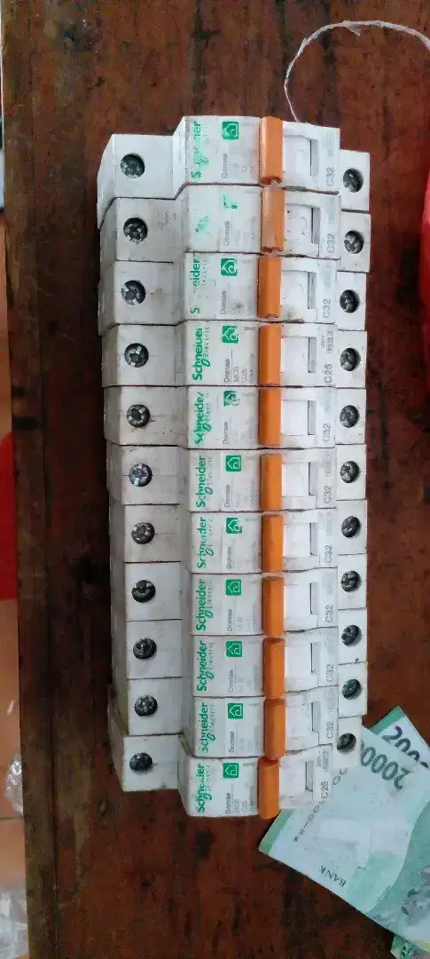 14 unit Mcb Shneider 6A  25A dan 32A