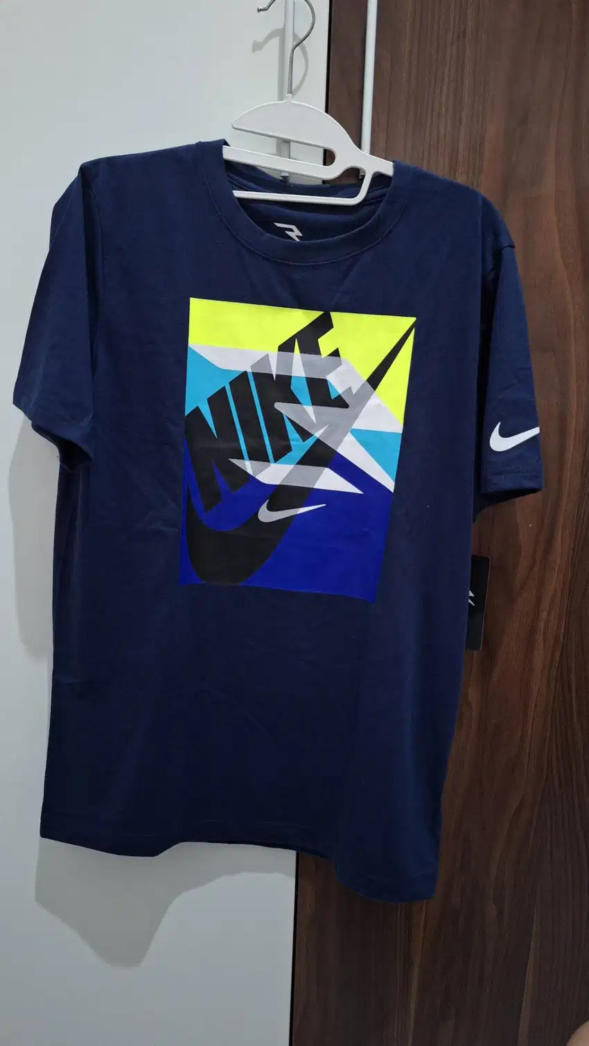 NIKE size XL - Kaos NYA Gradient Logo Tee Kids Original Navy