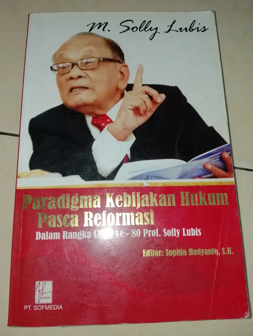 Buku solly Lubis, paradigma kebijakan hukum... cetakan 1 2010