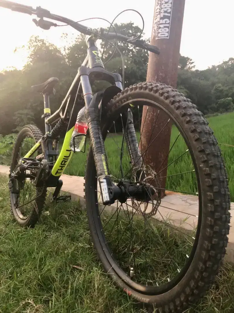 Sepeda thrill oust elite T140 size 27.5