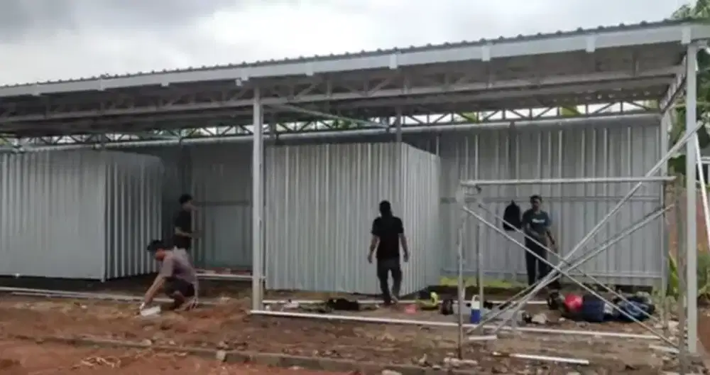 Kanopi Baja Ringan Terpasang