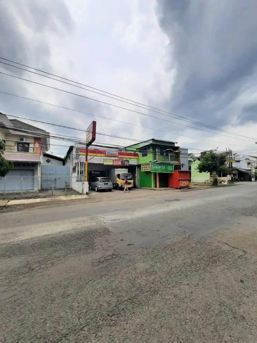 BANGUNAN TOKO DI DEPAN SMK TELKOM PURWOKERTO BANYUMAS JAWA TENGAH