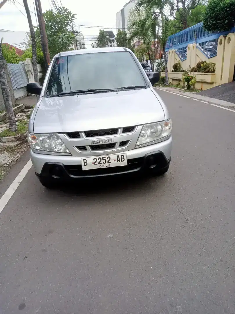 Isuzu Panther LM Manual , Tahun 2008, Silver Metalik.