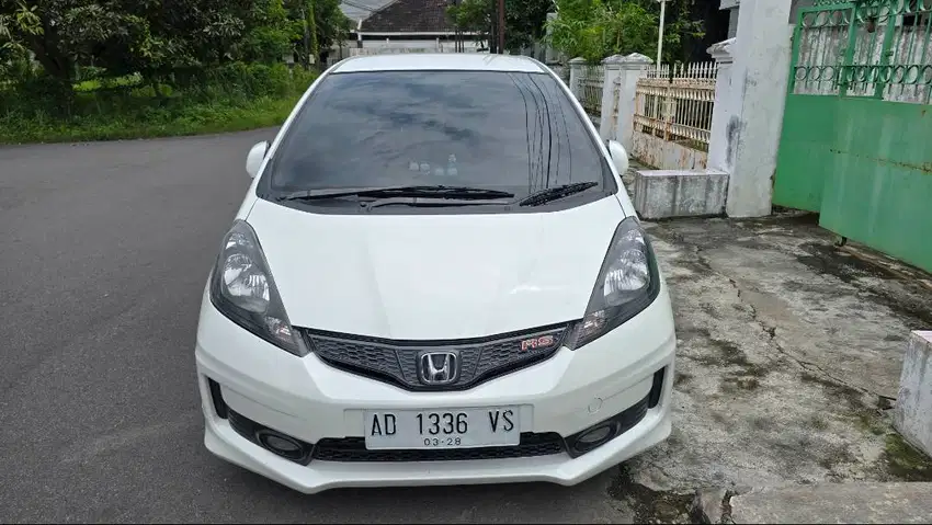 Dijual Honda Jazz RS 2013 - Plat AD