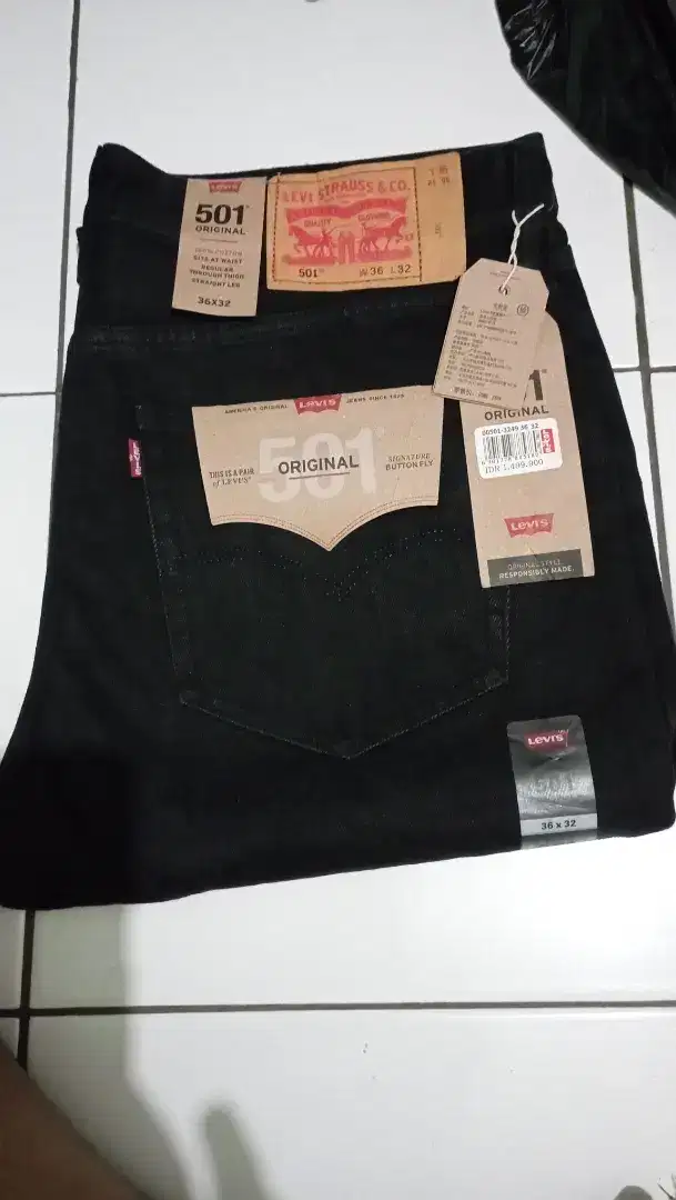 Levis size 36, LD: 47cm, kondisi baru, jual 700k