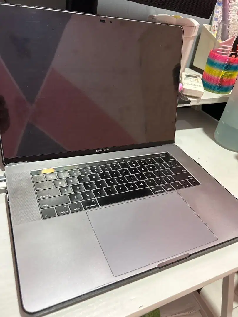 Macbook Pro 2018 ( 15” ) touchbar Ram 16 / 256 GB