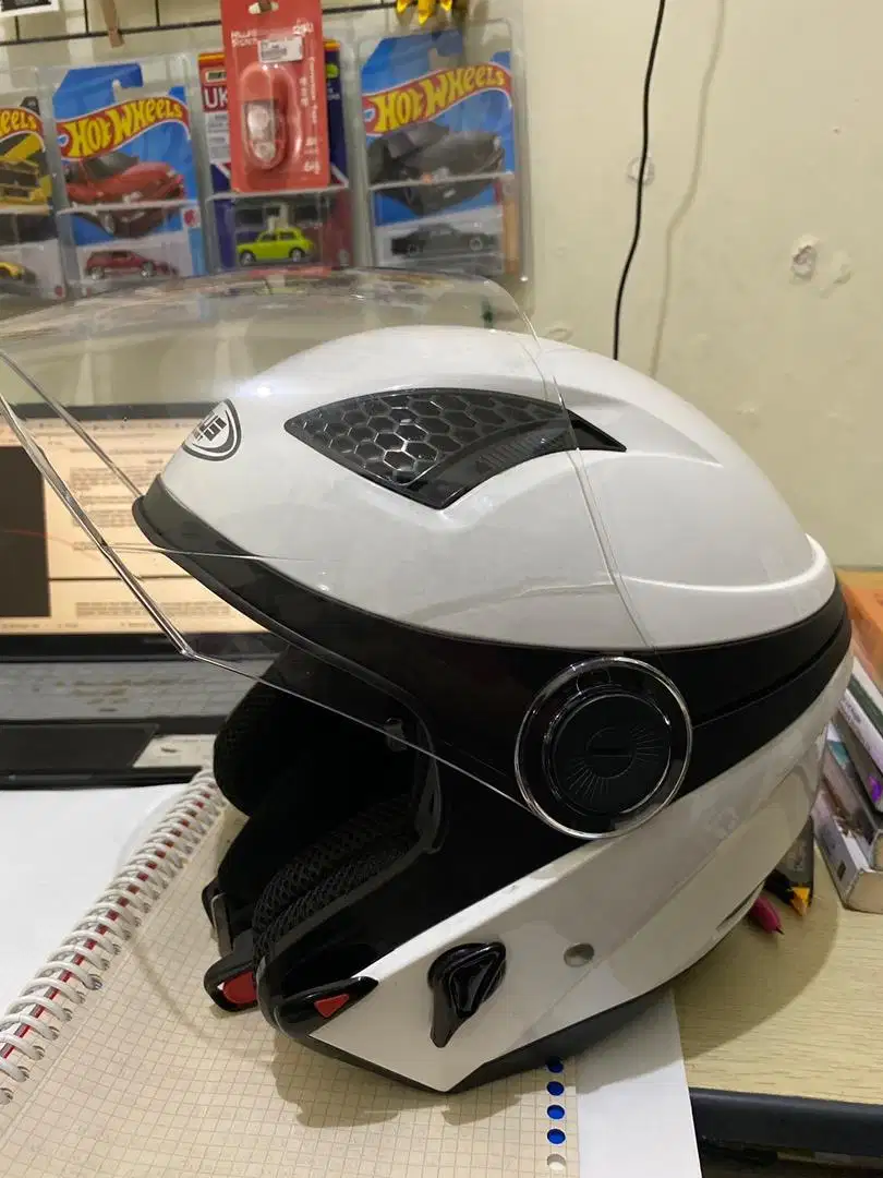 Zeus Helm White Like New Jarang Dipakai