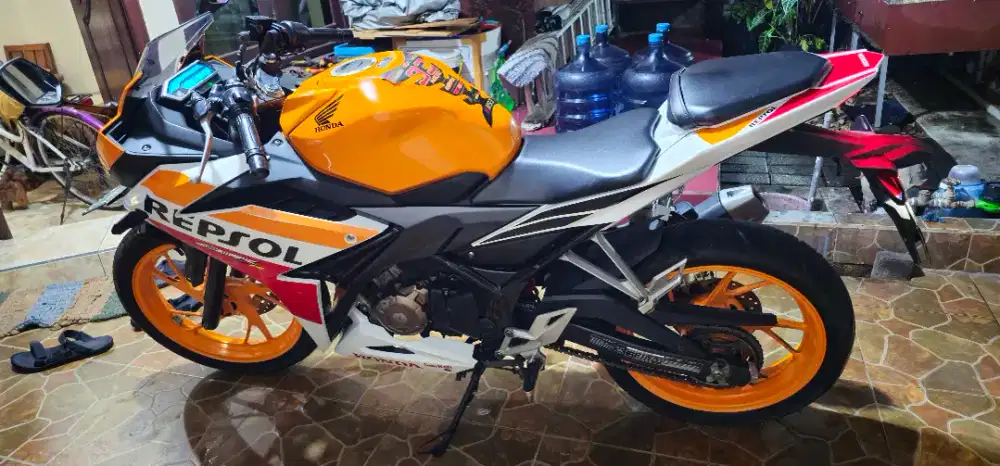 Honda CBR 150R Repsol