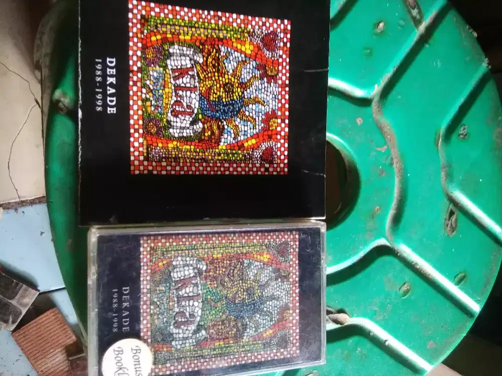Kaset pita Kla project. Dewa 19 dan Ari Lasso