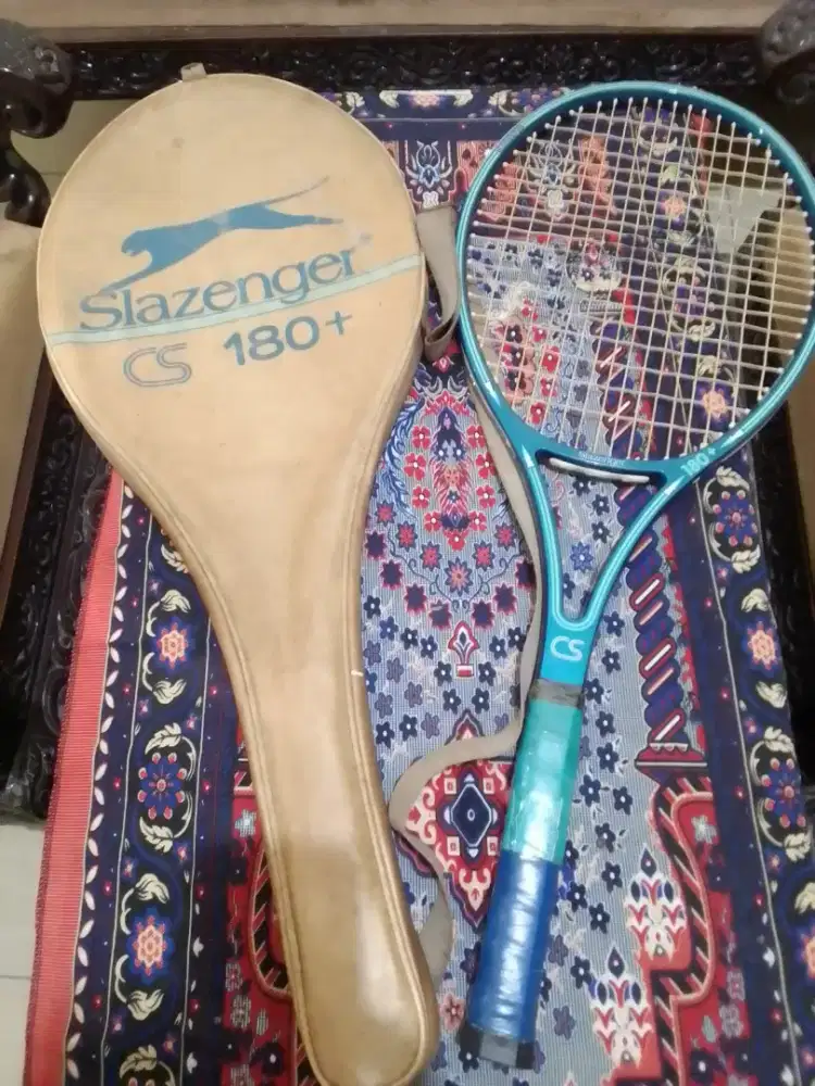 Di jual raket tenis