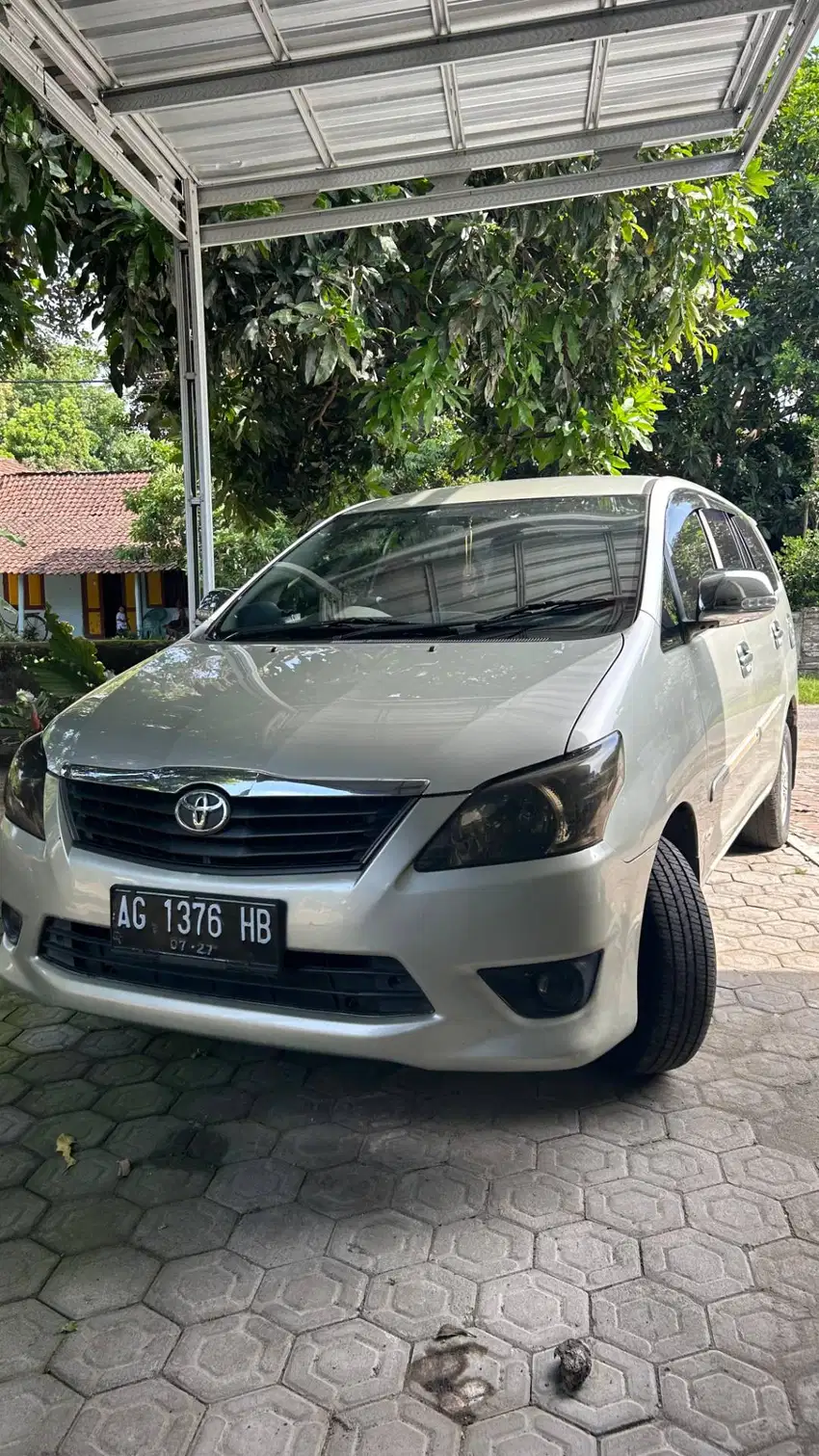 Kijang Innova tahun 2012