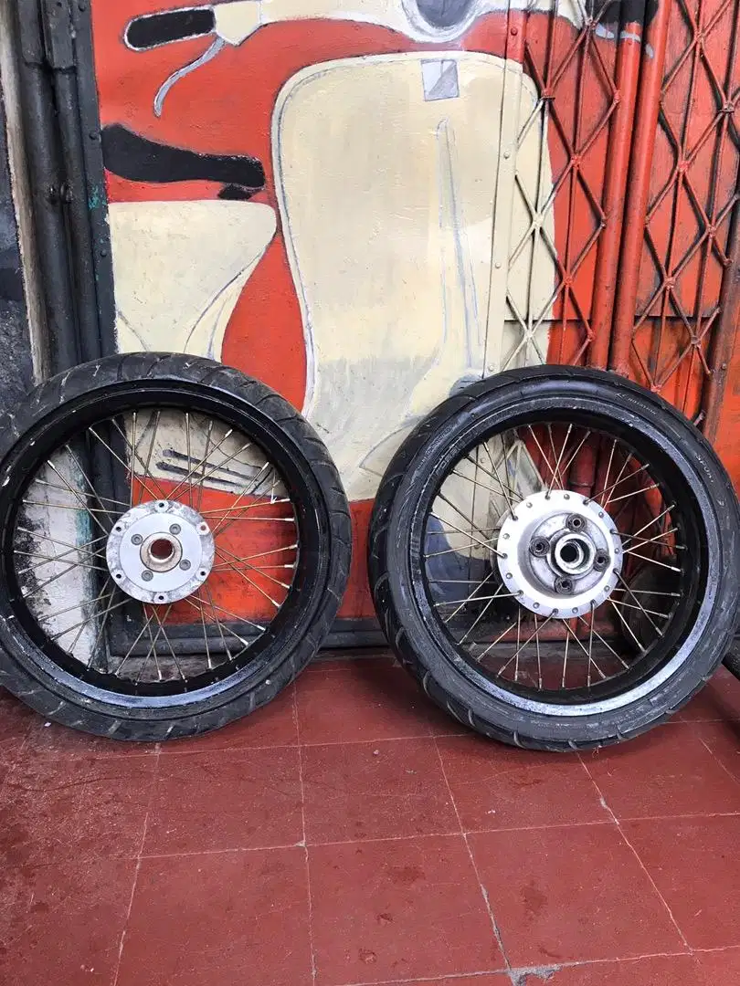 Velgset Supermoto Rossi bekas Verza