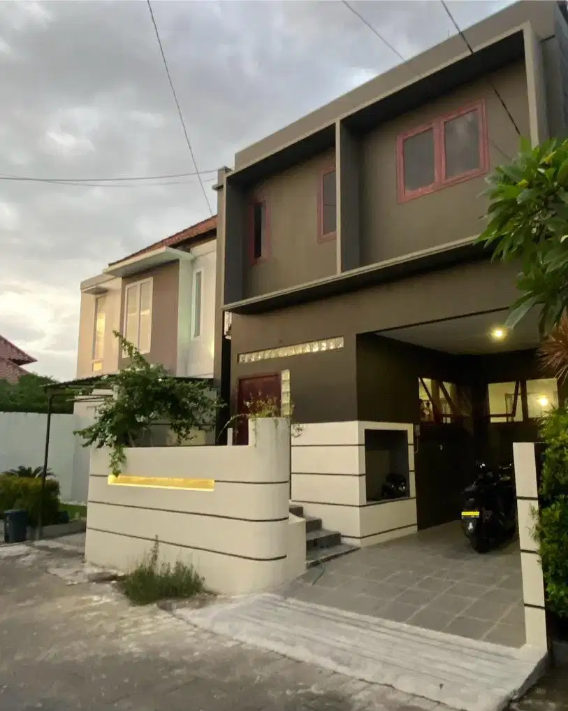 DIJUAL RUMAH LOKASI PREMIUM 3 MENIT DARI LAPANGAN RENON