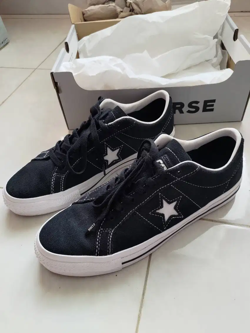 Sepatu Sneakers/Skate Converse One Star Black White