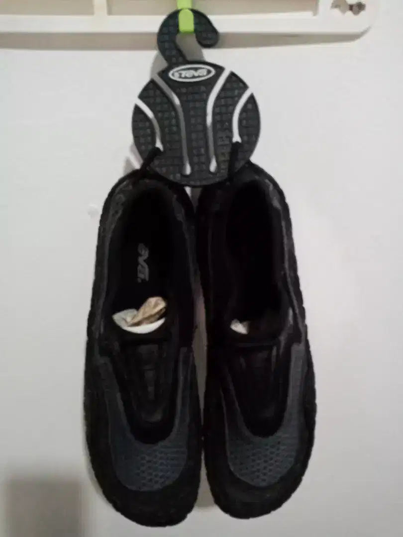 Sepatu proton 11 Hitam original merk Teva