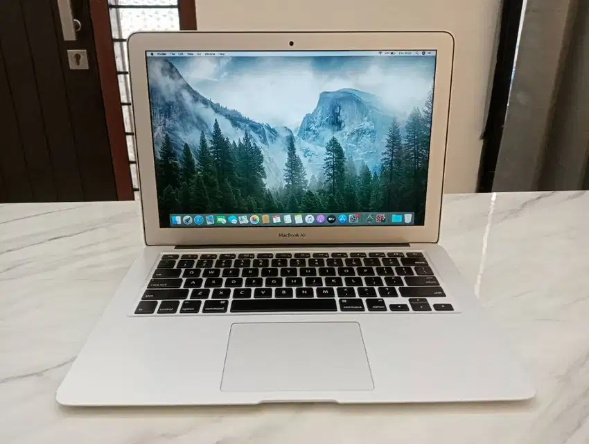 Macbook Air 2014 13in Core i5 4GB SSD 128GB not 2015 pro