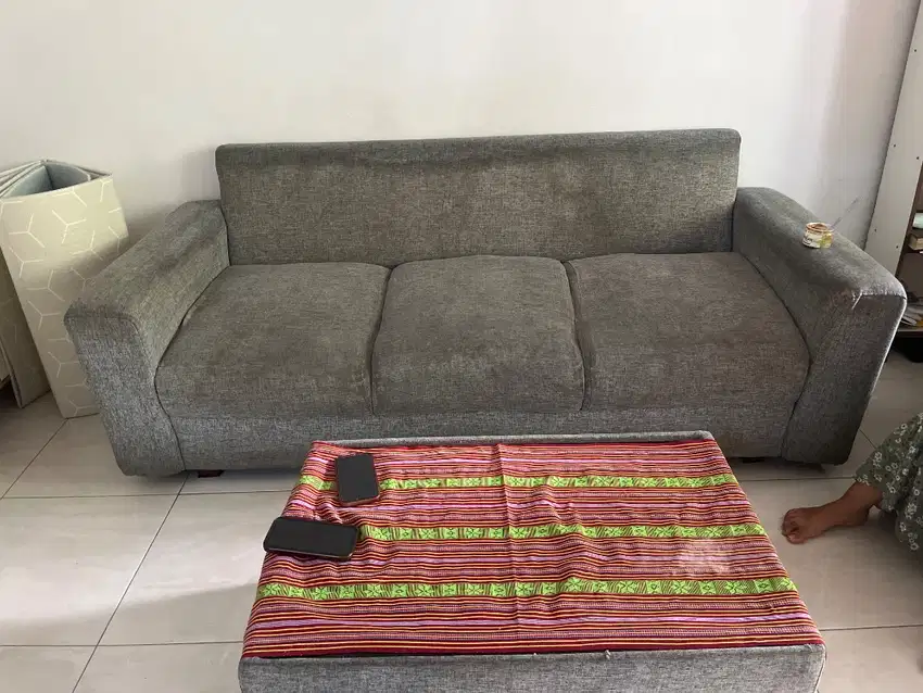 Sofa warna abu abu meja 1 shopa 2 Mines kotor