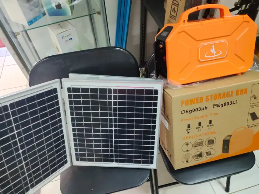 Power storage box with solar panel