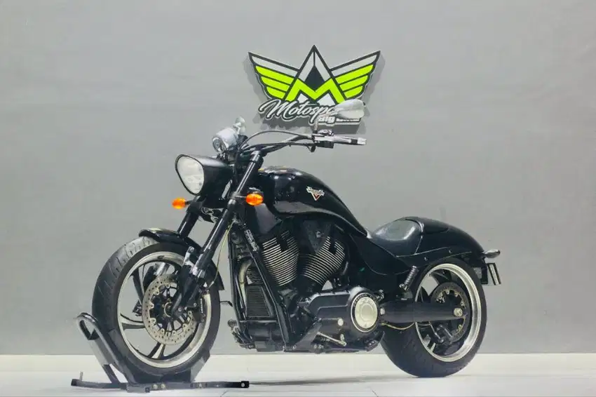 Victory Hammer shadow panthom honda rebel triumph