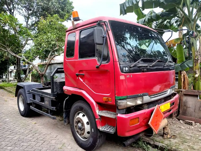 Di Jual Segera UD Truck PK 260 CT Tracktor  Head Tahun 2012