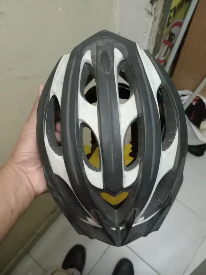 Helm sepeda avand