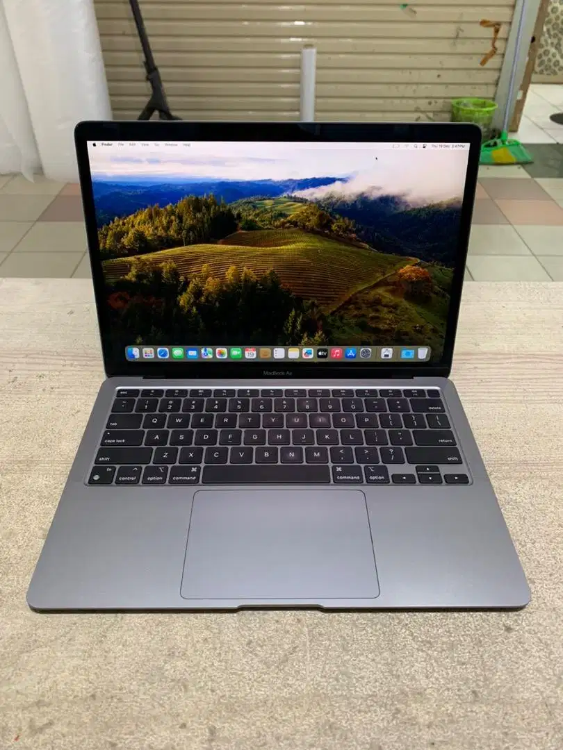 Macbook Air Chip M1 2020 13inch 8/128GB Second Original