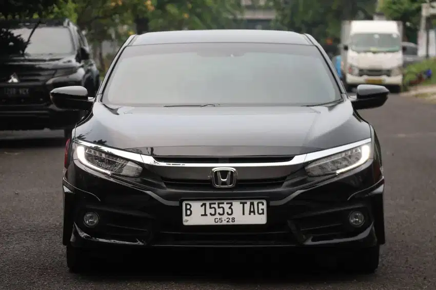 Civic ES Turbo AT 2018 Hitam