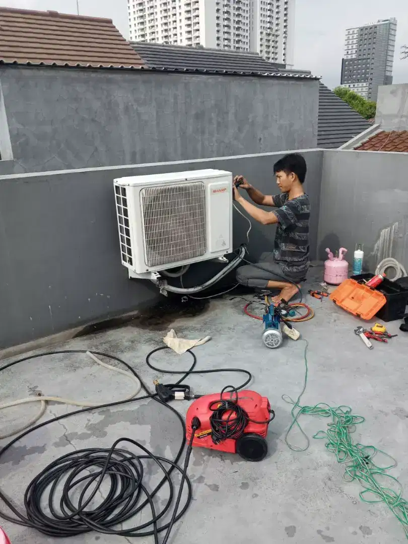 Jasa service AC, kulkas, mesin cuci, pompa air, dan bongkar pasang ac.