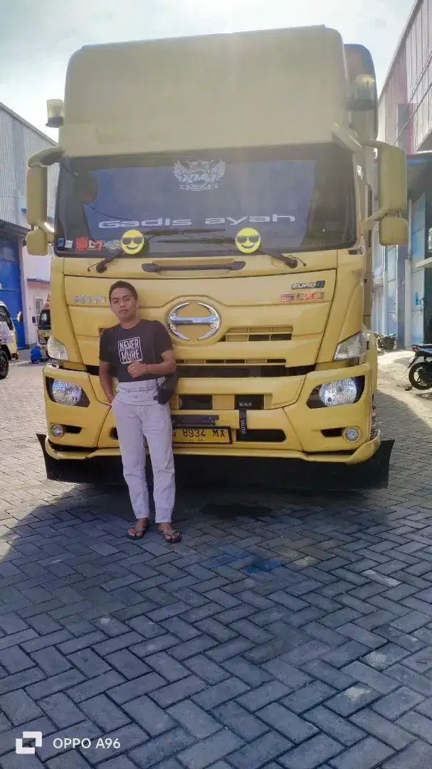 Cari pekerjaan supir logistik atw pengiriman