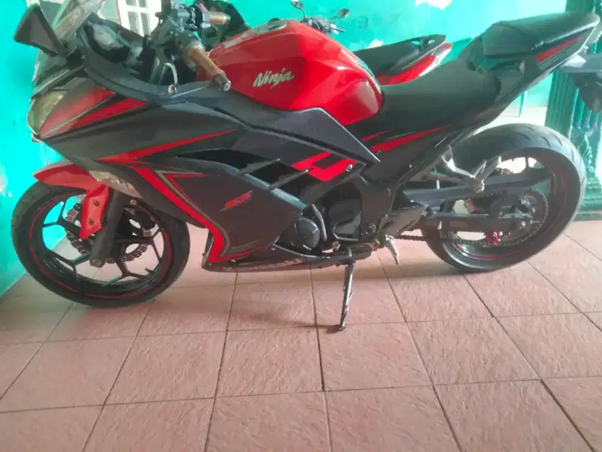 Kawasaki ninja 250 like new