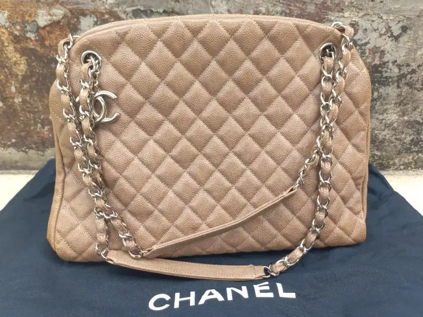 Chanel Mademoiselle Shoulder Bag Caviar second original