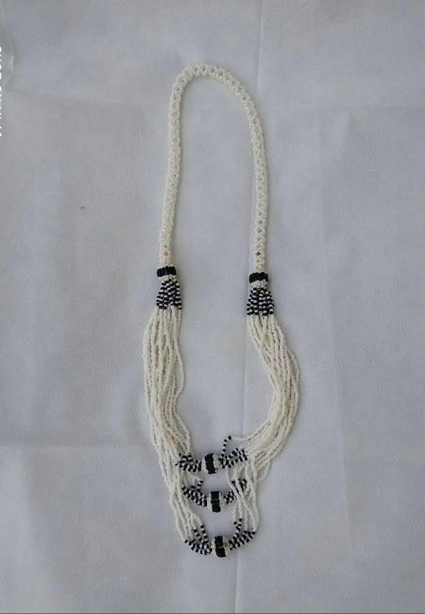 Kalung manik dari Kalimantan