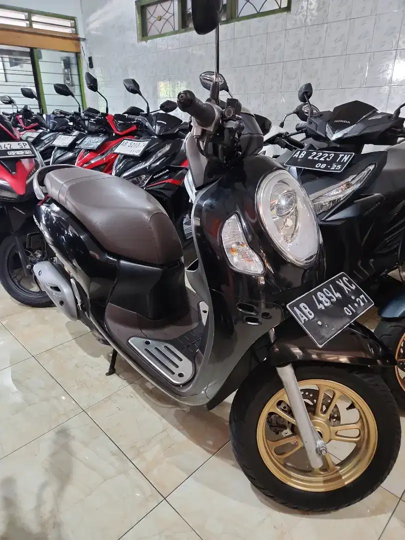 Scoopy hitam emas 2022 awal gbm