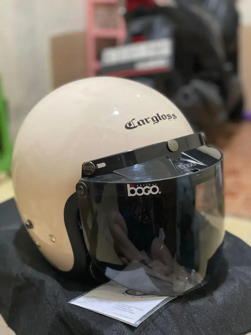 HELM CARGLOSS ORI WARNA CREAM SIZE M LIKE NEW