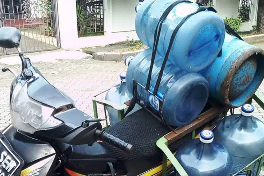 Di butuhkan di cari karyawan untuk antar Galon dan Gas