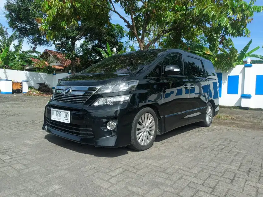 Toyota Vellfire ZG 2.4 AT 2013