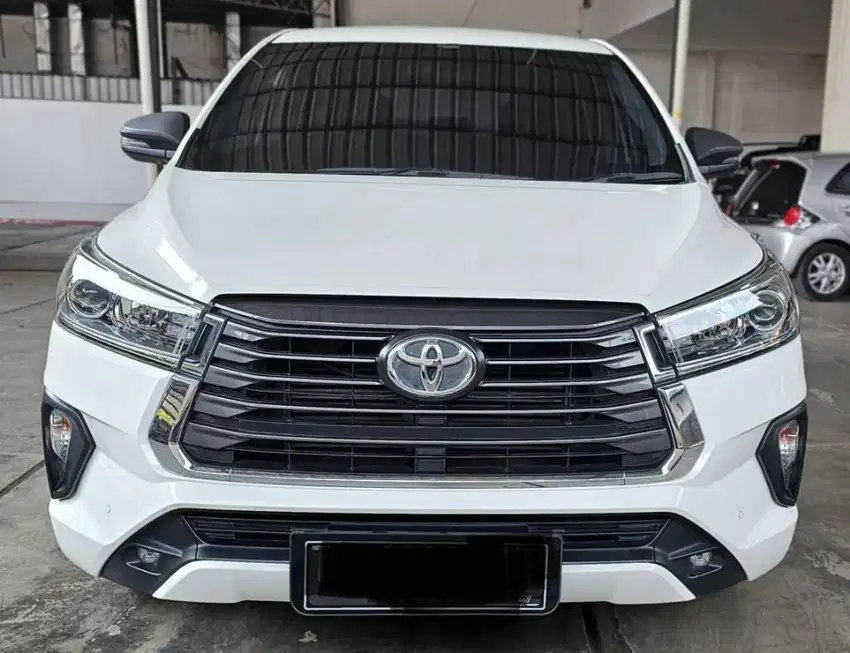 Cuma 23rb Km Toyota Innova 2.4 V A/T ( Matic Diesel ) 2022 Putih Mulus