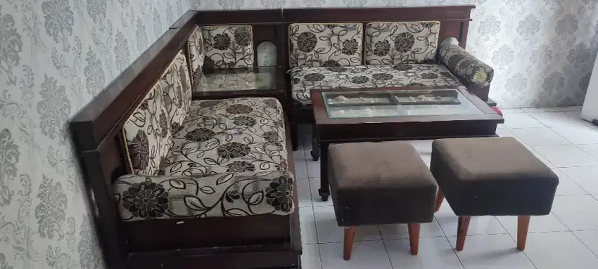 Sofa 1 set bonus 2 kursi stool dan lemari piring