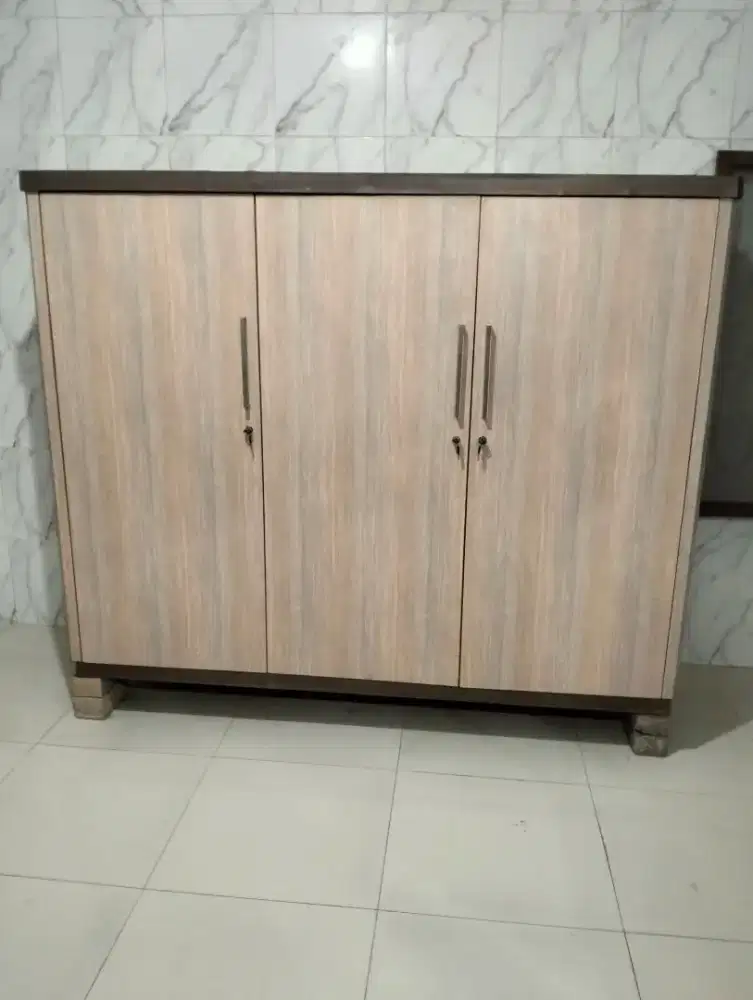 lemari 3 pintu minimalis
