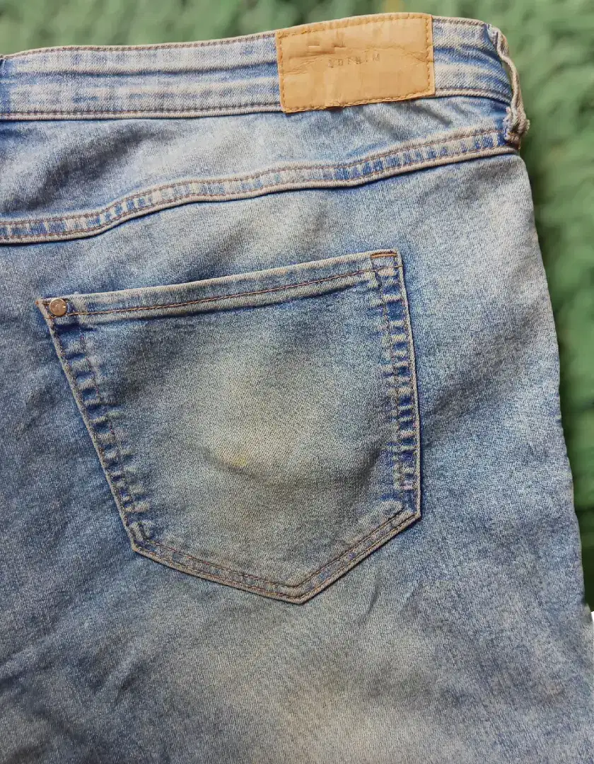 H&M Skinny Jeans Size 38
			
100% Original