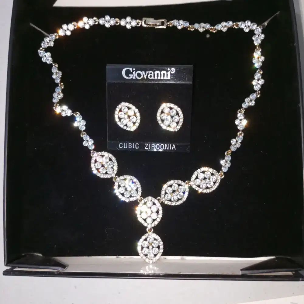 Giovanni Kalung dan anting